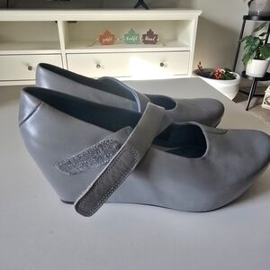 Tsubo Gray Hook-and-Loop Mary Jane Wedge Pumps